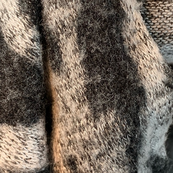 Chico’s Zenergy Leopard Print Sweater, Size 2 - Picture 10 of 12